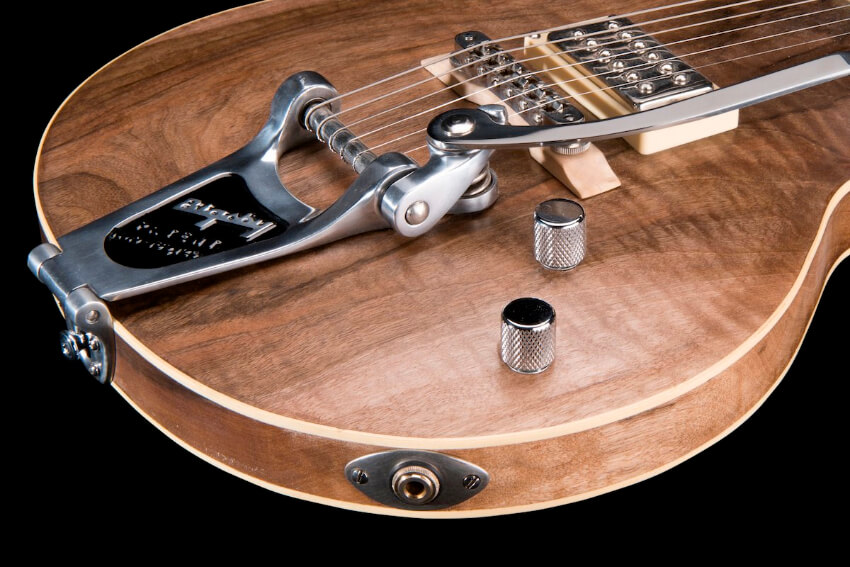 not-shakira-7-les-paul-replica-noce-bigsby not-shakira-les-paul-replica-liuteria-noce-bigsby