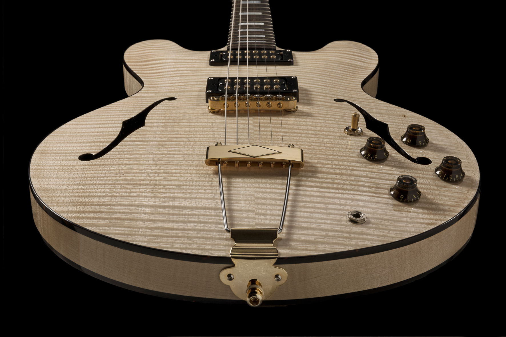 shank-instruments-es335-chitarra-fatta-a-mano-liuteria-acero-marezzato-custom-5 shank-instruments-gibson-es-335-style-flamed-maple-hand-carved-top