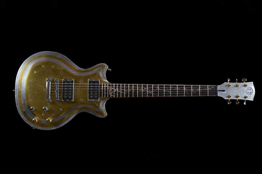 shank-instruments-liuteria-milano-chitarra-ottone-alluminio-brass-aluminium-chitarra-guitar-gold-gescar-carved