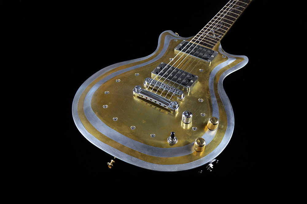 shank-instruments-liuteria-milano-chitarra-ottone-alluminio-brass-aluminium-chitarra-guitar-gold