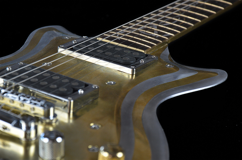 shank-instruments-liuteria-milano-chitarra-ottone-alluminio-brass-aluminium-chitarra-guitar-handmade-luthiery