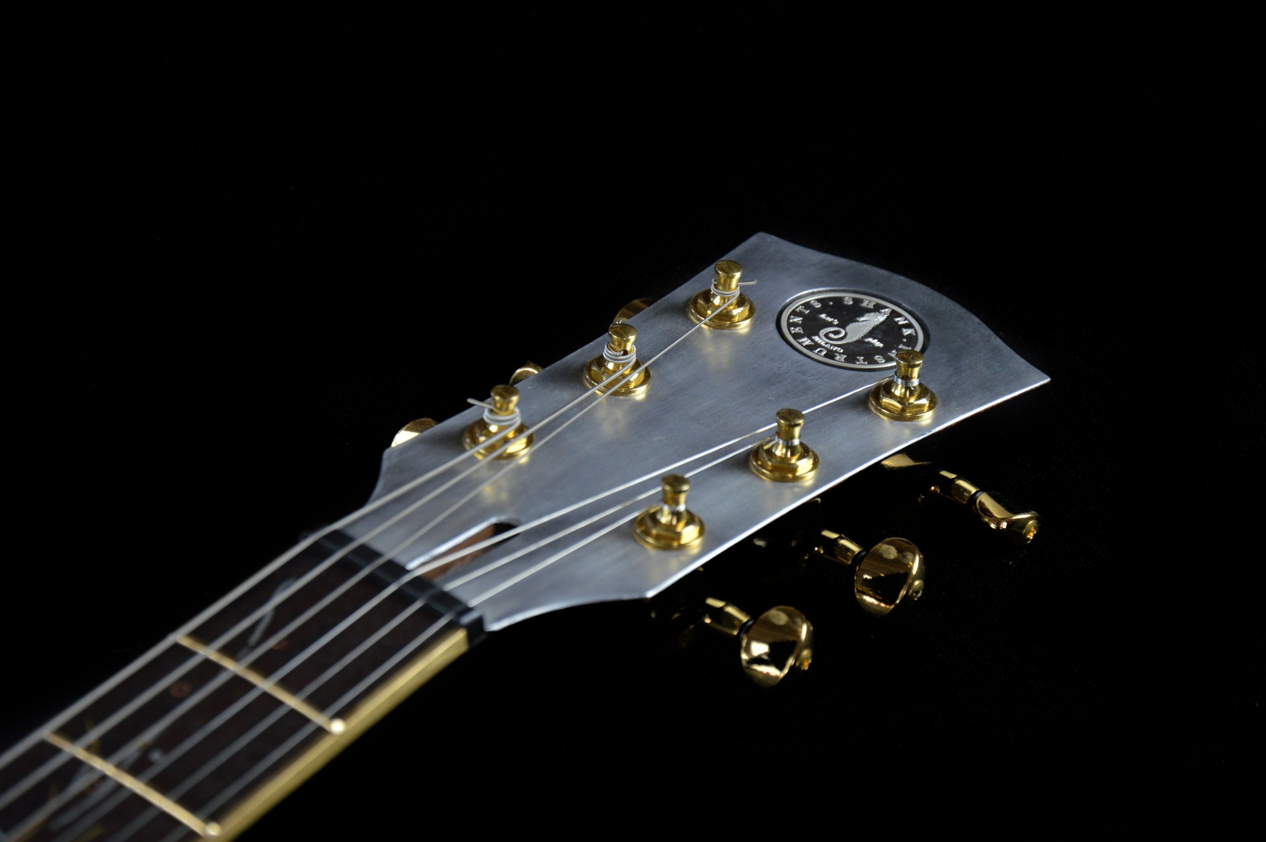 shank-instruments-liuteria-milano-chitarra-ottone-alluminio-brass-aluminium-chitarra-guitar