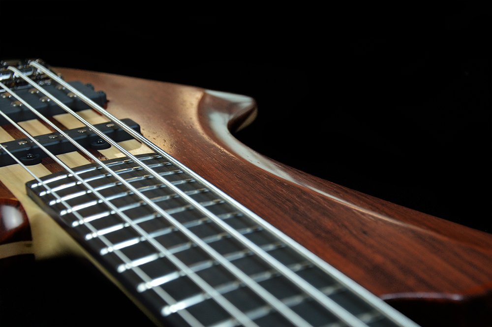 shank-instruments-basso-neck-thru-5-corde-padouk-nordstrand-liuteria-milano-italy-bass-5 basso-elettrico-5-corde-liuteria-milano-neck-thru-padouk-nordstrand