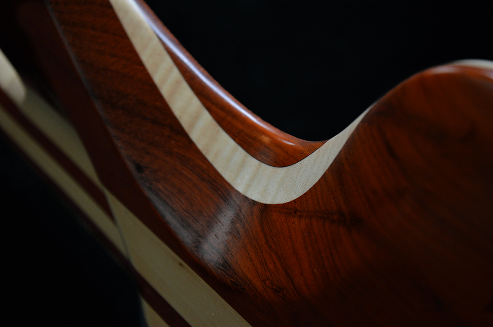 shank-instruments-basso-neck-thru-5-corde-padouk-nordstrand-liuteria-milano-italy-bass-luthiery basso-elettrico-5-corde-liuteria-milano-neck-thru-padouk-nordstrand