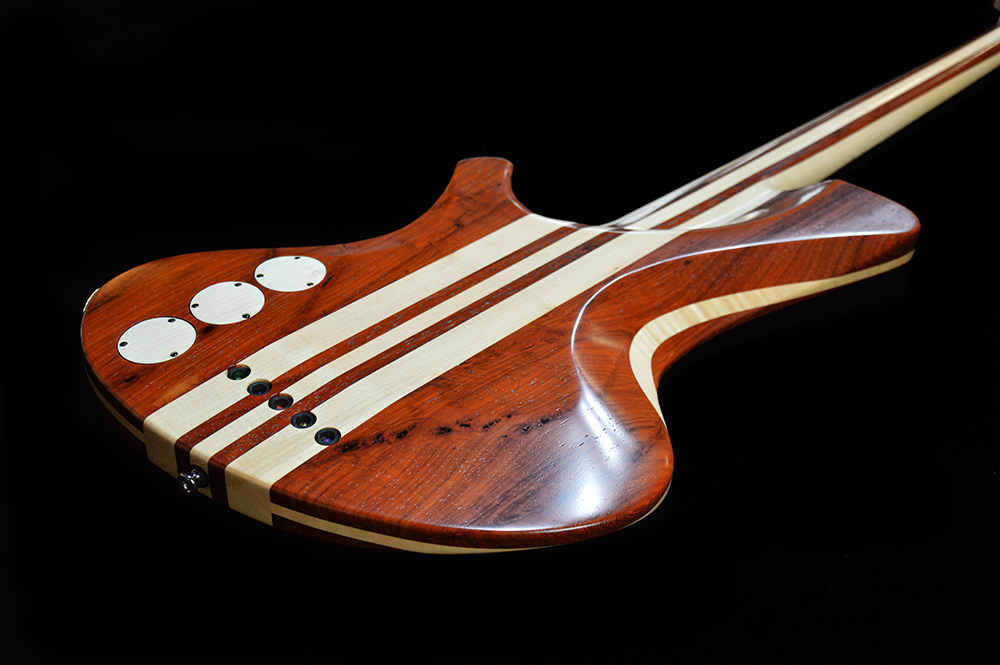 shank-instruments-basso-neck-thru-5-corde-padouk-nordstrand-liuteria-milano-italy-maple-bass basso-elettrico-5-corde-liuteria-milano-neck-thru-padouk-nordstrand