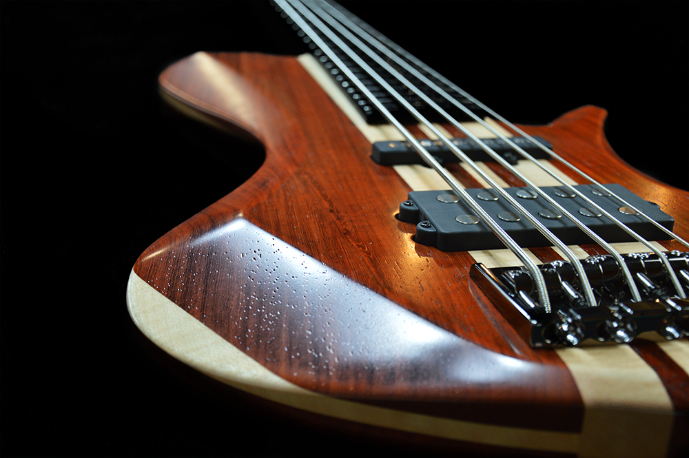 shank-instruments-basso-neck-thru-5-corde-padouk-nordstrand-liuteria-milano-italy-quality-bass basso-elettrico-5-corde-liuteria-milano-neck-thru-padouk-nordstrand