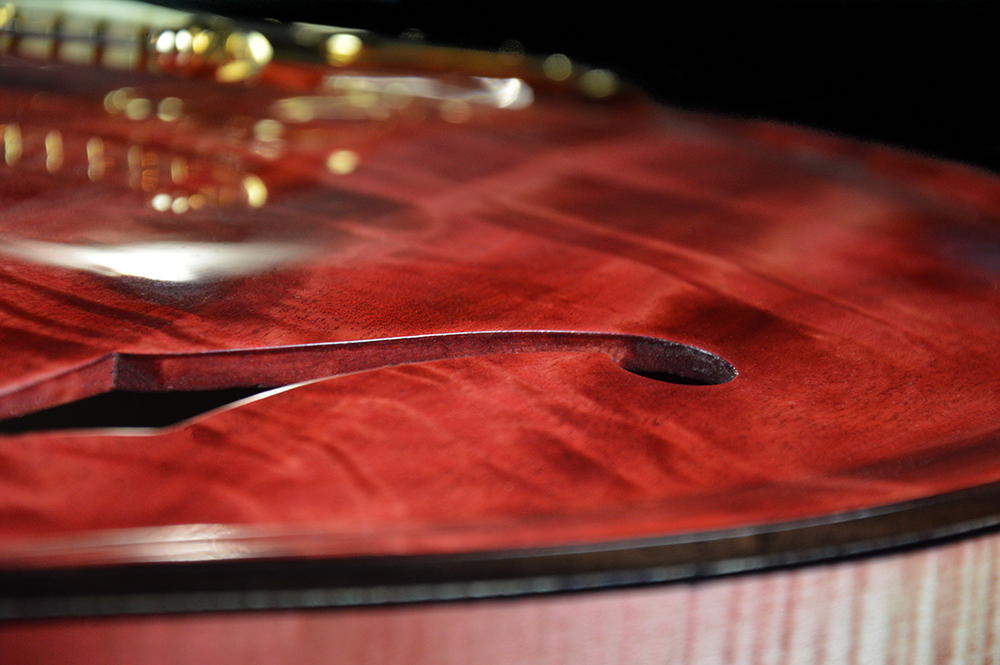 shank-instruments-chitarra-archtop-jazz-liuteria-milano-pioppo-figurato-handmade