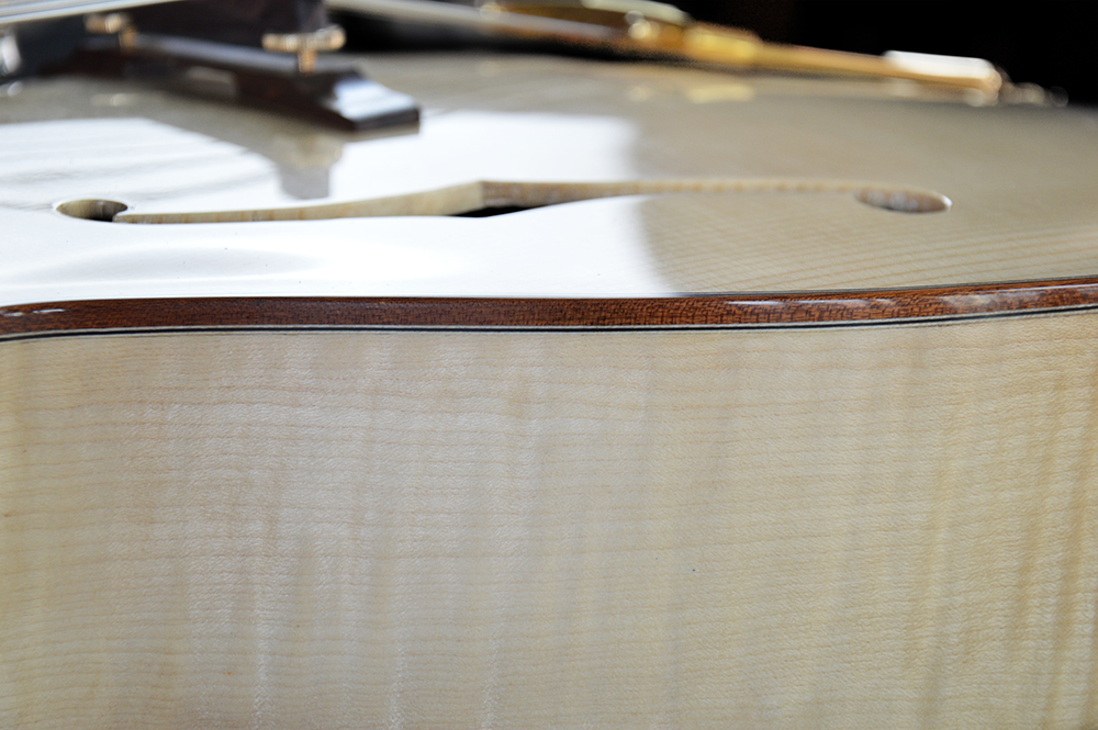 italian-luthier-archtop-jazz-guitar-handcarved-blonde-spruce-flamed-maple-emanuele-D'Alò