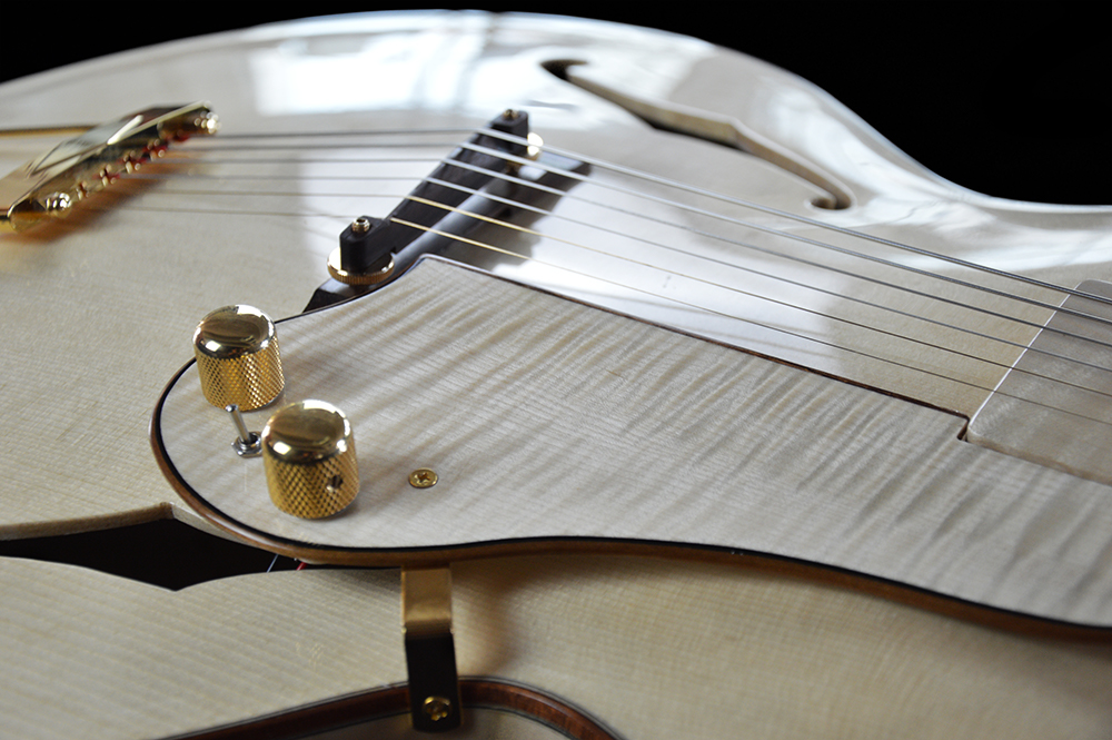 italian-luthier-archtop-jazz-guitar-handcarved-blonde-spruce-quarter-sawn-emanuele-D'Alò