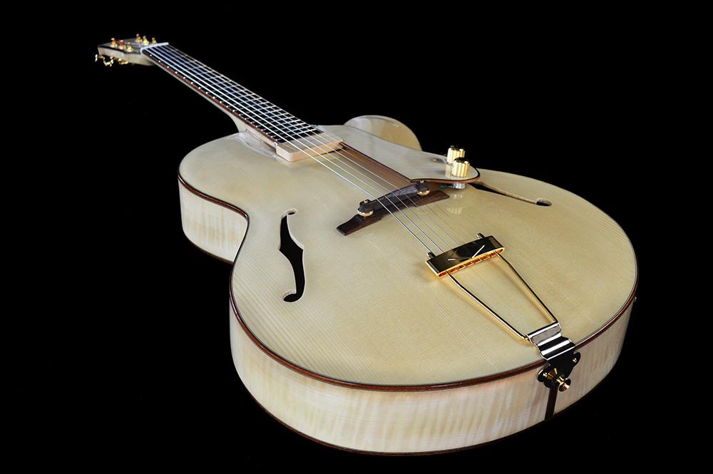 italian-luthier-archtop-jazz-guitar-handcarved-blonde-spruce-solid-wood-emanuele-D'Alò
