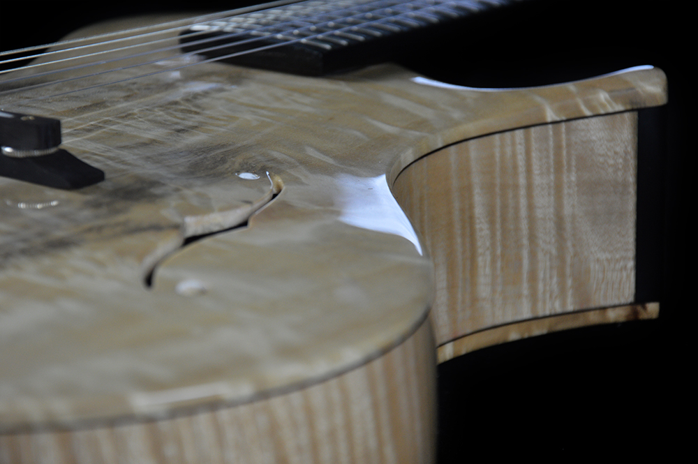 shank-instruments-chitarra-archtop-nylon-liuteria-milano-emanuele-D'Alò-pioppo