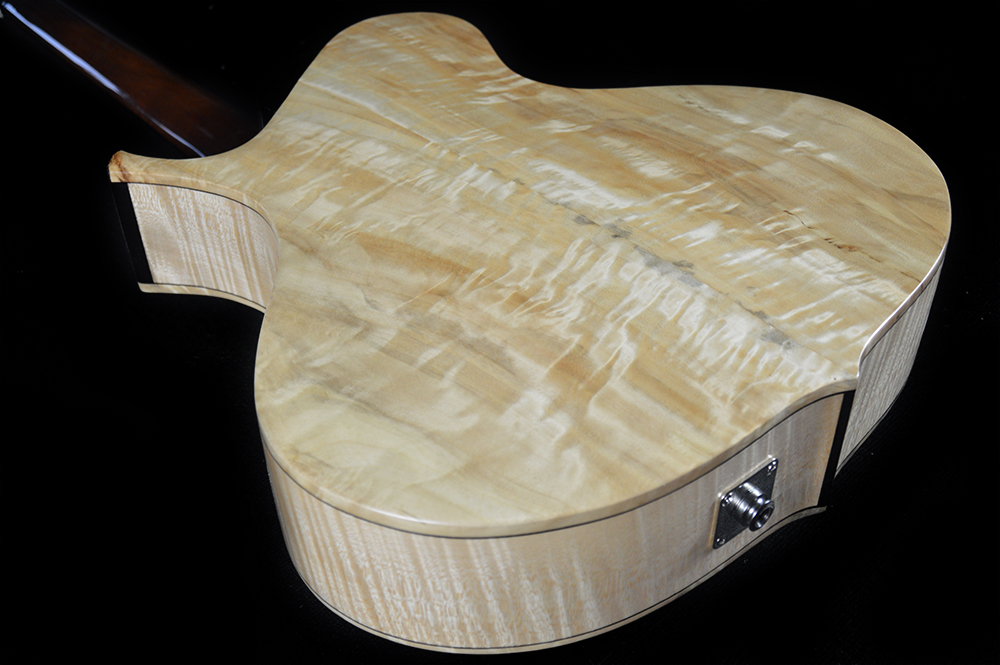 shank-instruments-chitarra-archtop-nylon-liuteria-milano-emanuele-D'Alò-tavola-armonica-massello