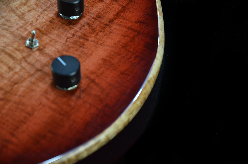Shank-Instruments-liuteria-milano-chitarra-custom-acero-spalted-mogano-Ground-Custom-fake-binding