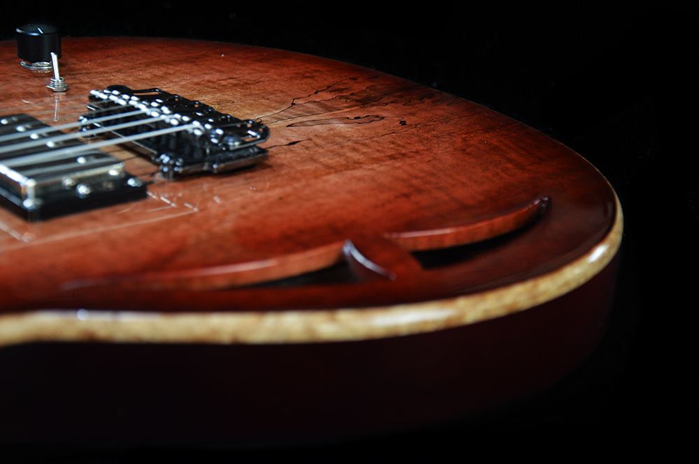 Shank-Instruments-liuteria-milano-chitarra-custom-acero-spalted-mogano-Ground-Custom-semi-acustica
