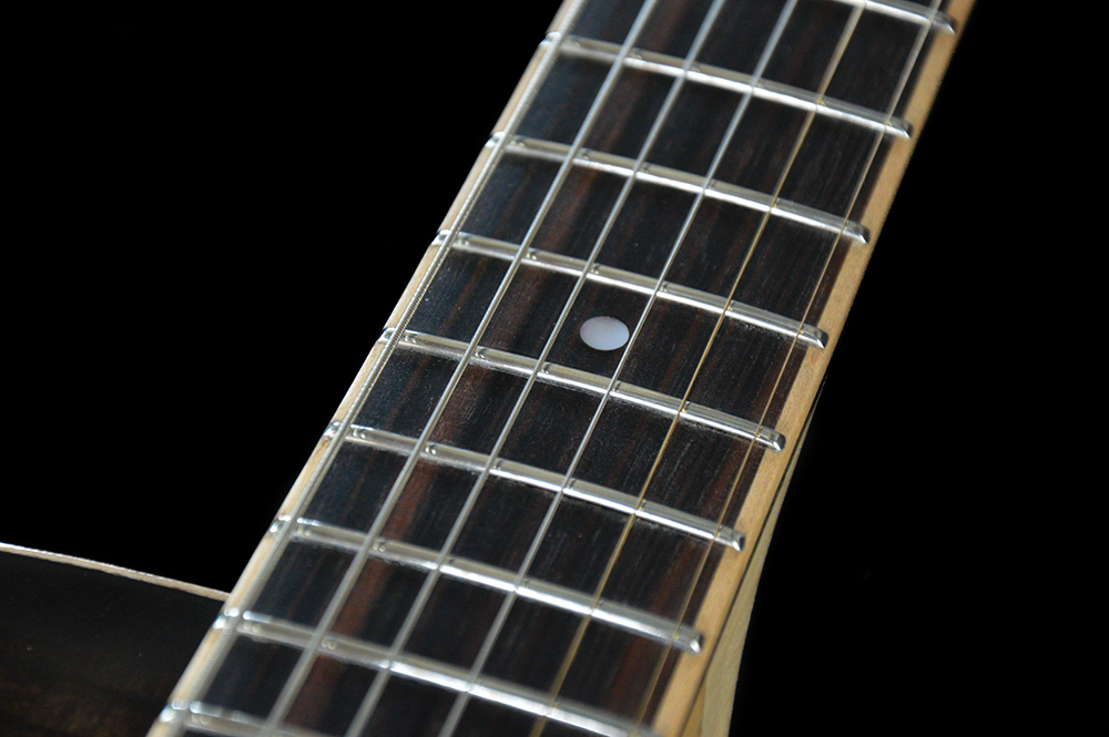 Shank-Instruments-chitarra-archtop-jazz-liuteria-milano-acero-marezzato-massello-tastiera-ebano-
