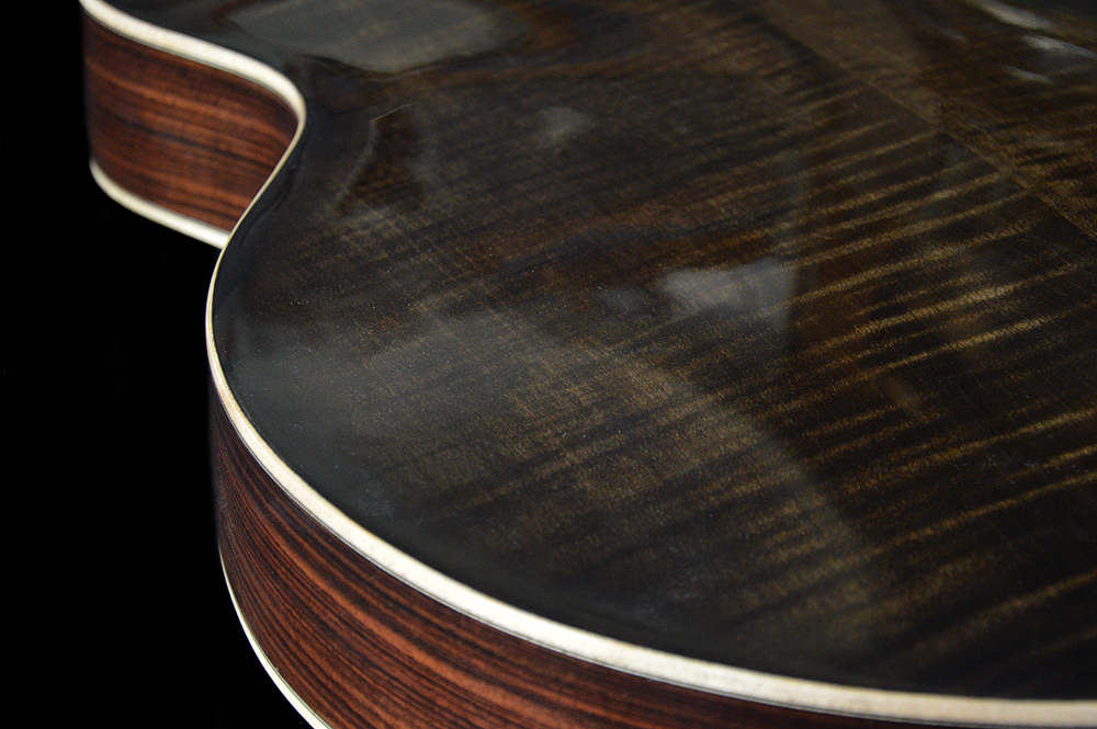 Shank-Instruments-chitarra-archtop-liuteria-milano-acero-marezzato-massello-jazz-palissandro-fasce
