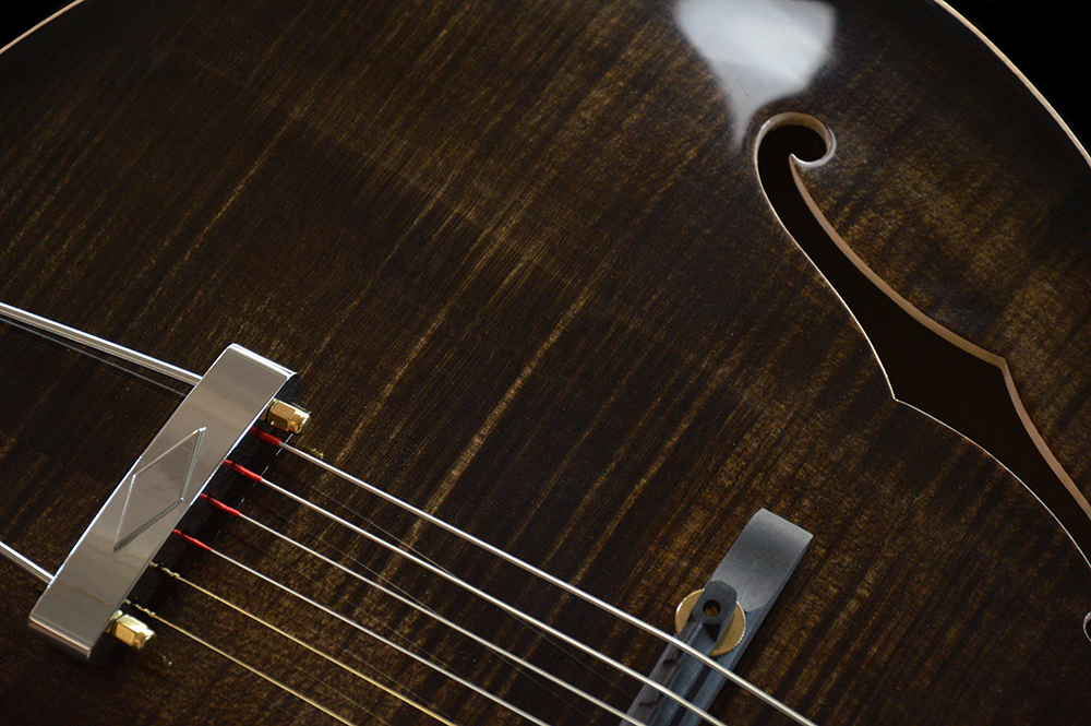 Shank-Instruments-chitarra-archtop-liuteria-milano-acero-marezzato-massello-made-in-italy