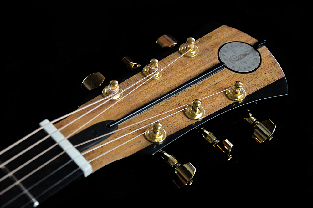 8shank-instruments-italian-luthiery-acoustic-solid-wood-handcarved-archtop-guitar-cedrela-wood