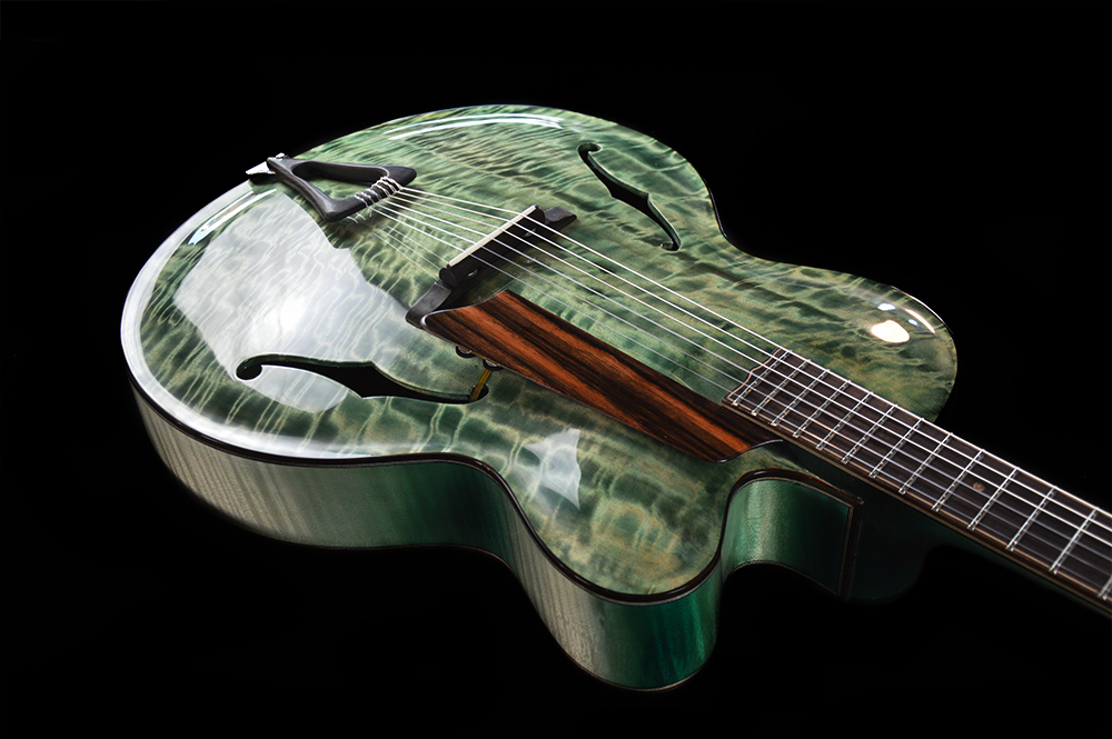 chitarra-archtop-jazz-corde-nylon-shank-instruments-emanuele-d'alò-liuteria-milano-massello-acero-fiammato-marezzato-piezo