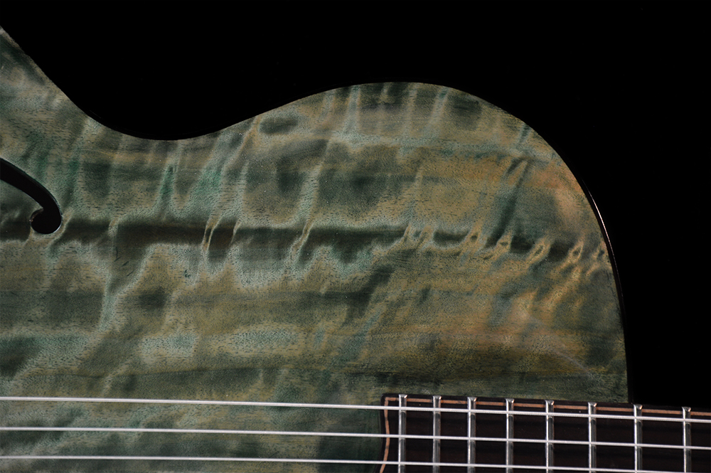 chitarra-archtop-jazz-corde-nylon-shank-instruments-emanuele-d'alò-liuteria-milano-massello-acero-fiammato-pioppo-nero-legno-massello