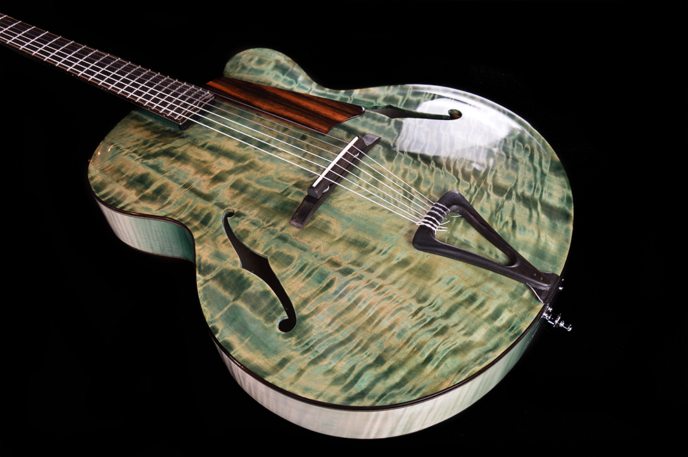 nylon-strings-archtop-jazz-guitar-handcarved-solid-wood-shank-instruments-emanuele-d'alò-luthier-italy-green-emerald-black-poplar