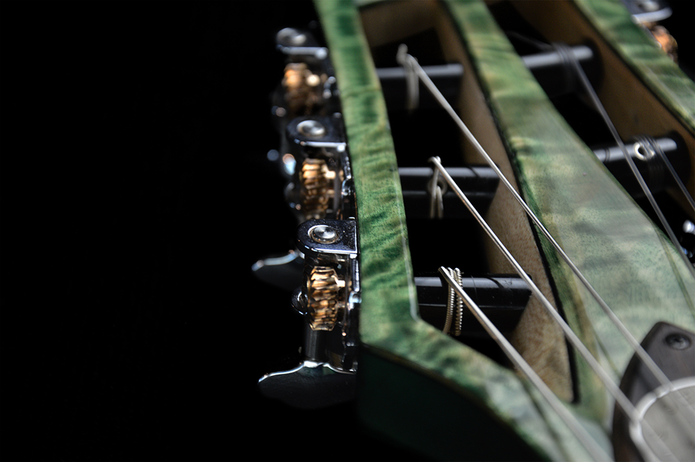 nylon-strings-archtop-jazz-guitar-handcarved-solid-wood-shank-instruments-emanuele-d'alò-luthier-italy-green-emerald-open-headstock