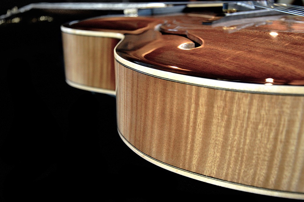 shank-instruments-chitarra-archtop-acero-fiammato-massello-liuteria-milano-emanuele-D'Alò