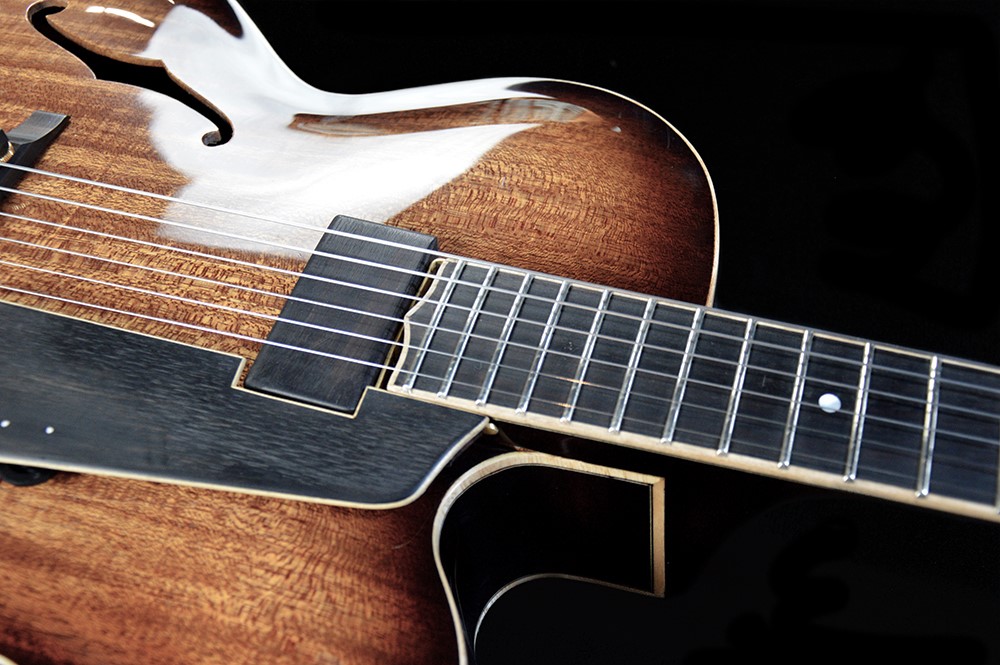 shank-instruments-chitarra-archtop-jazz-massello-mogano-liuteria-milano-emanuele-D'Alò