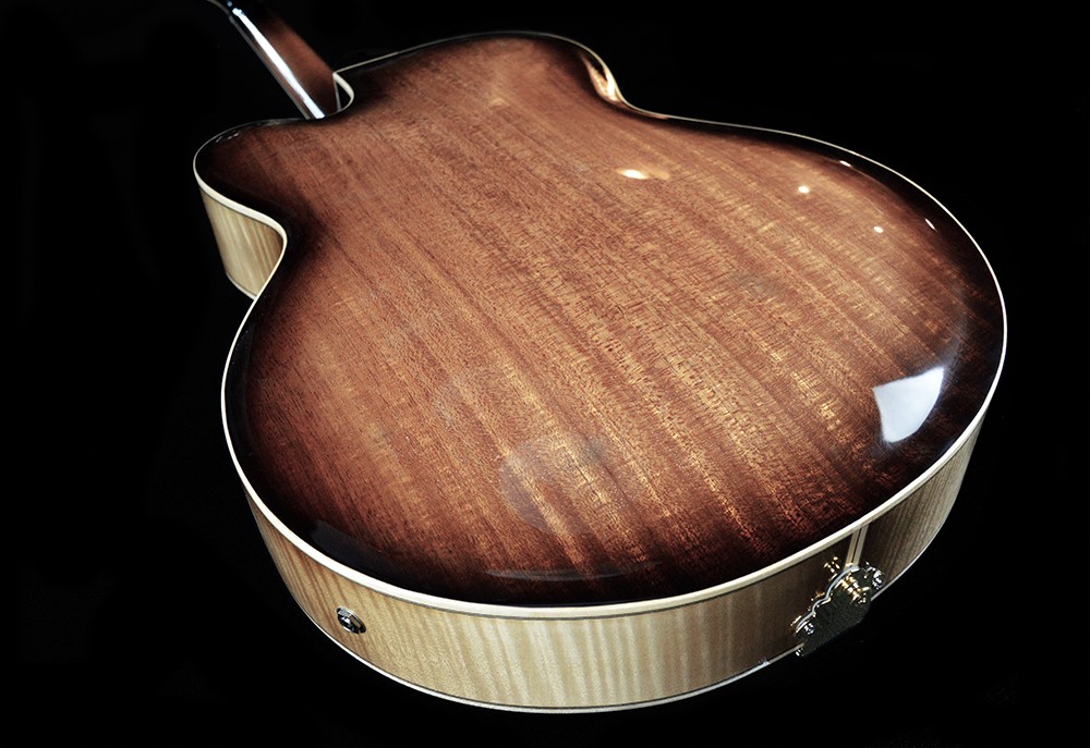 shank-instruments-chitarra-archtop-mogano-massello-liuteria-milano-emanuele-D'Alò-vendita-acero-fiammato