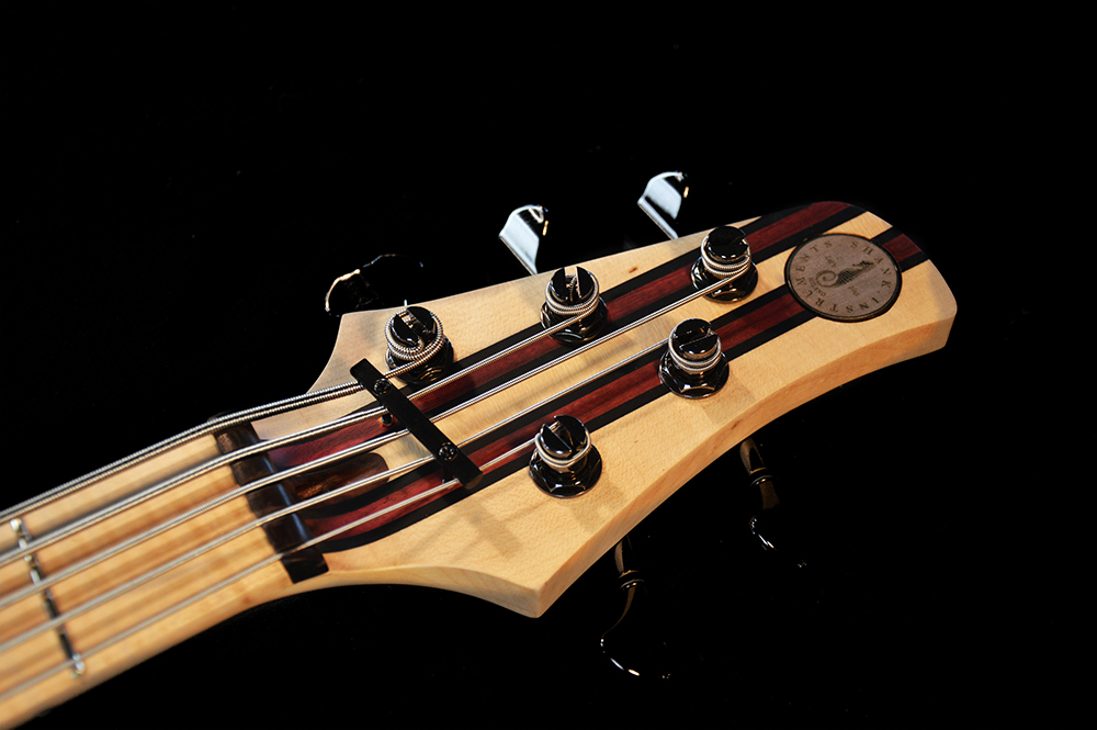 shank-instruments-basso-elettrico-liuteria-milano-neck-thru-5-corde-pau-violetto-headstock
