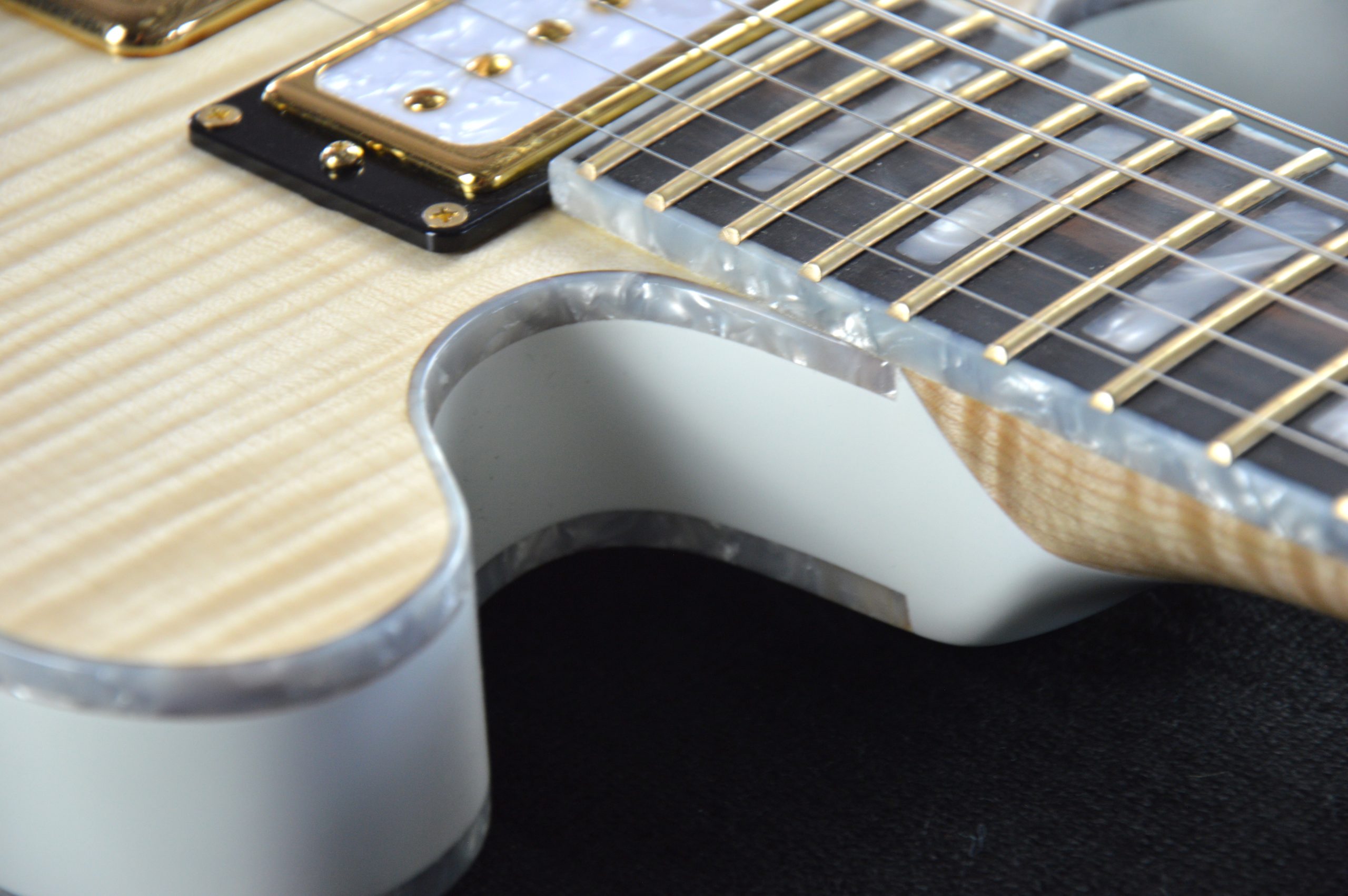 shank-instruments-339-chitarra-gibson-acero-fiammato-liuteria-milano-swamp-ash-semihollow
