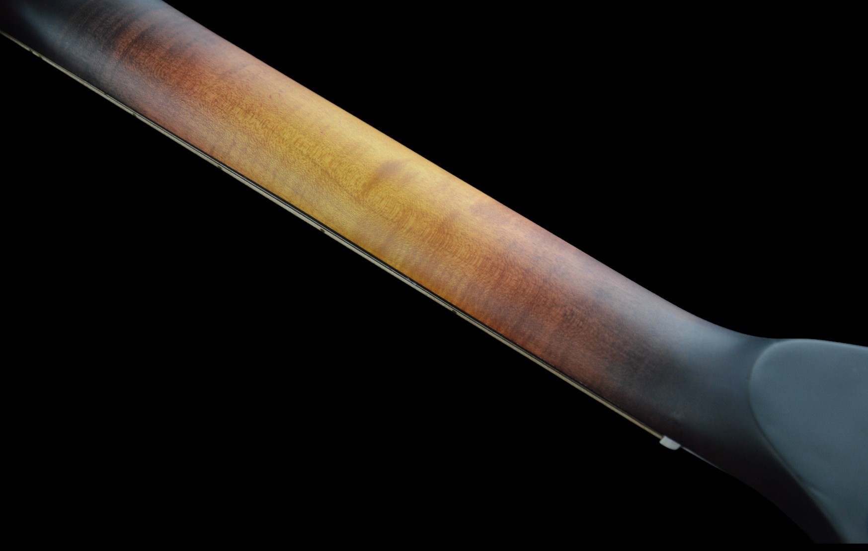 shank-instruments-chitarra-archtop-corde-nylon-liuteria-milano-vendita-manico-acero-marezzato