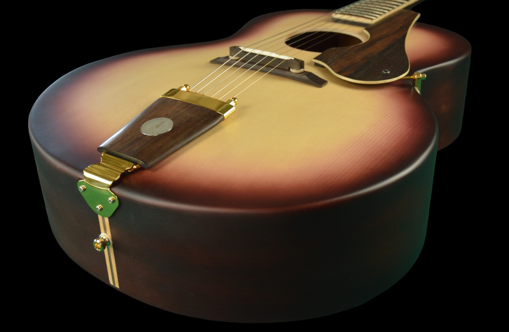 shank-instruments-milano-chitarra-acustica-archtop-liuteria-buca-centrale-vendita-abete