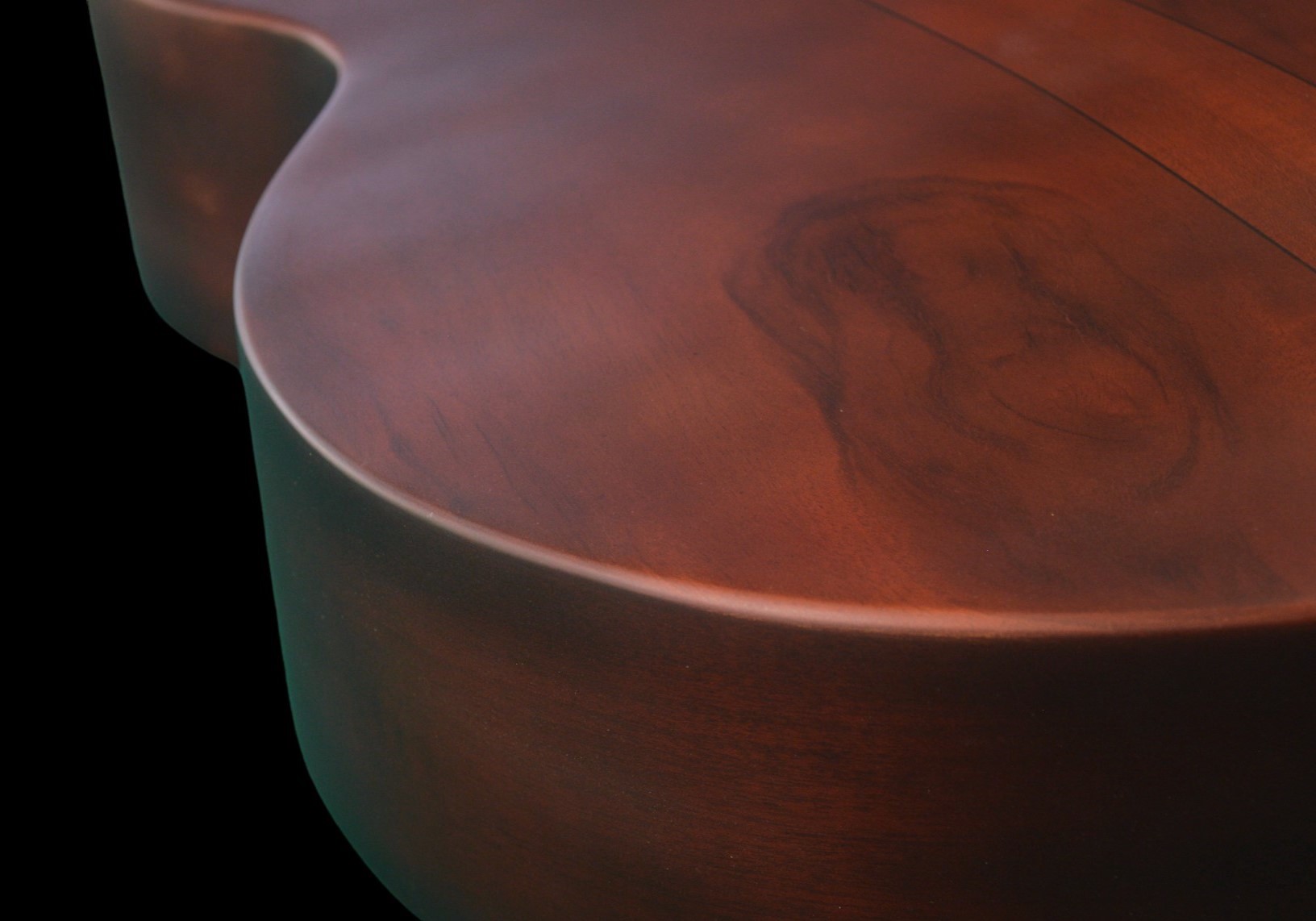 shank-instruments-milano-chitarra-acustica-archtop-liuteria-buca-centrale-vendita-carvatura-a-mano