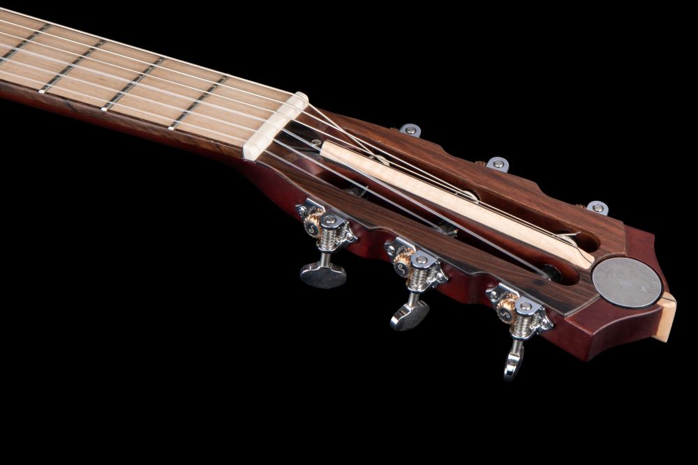 shank-instruments-chitarra-liuteria-corde-nylon-abete-paletta-custom-aperta-vendita-milano-paradis-avalon
