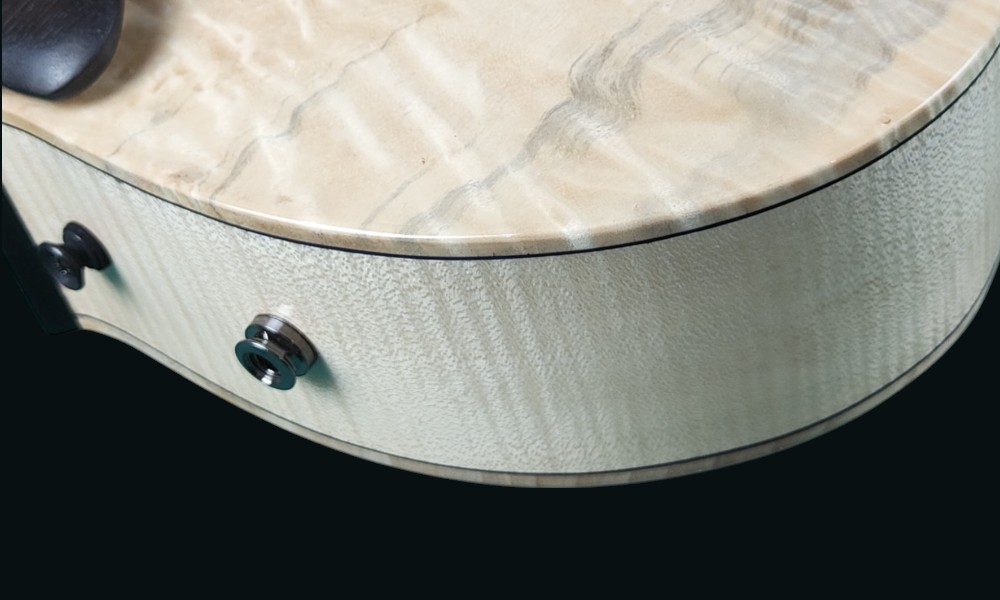 shank-instruments-milano-chitarra-liuteria-archtop-acustica-corde-nylon-vendita-emanuele-D'Alò-acero-fiammato-fasce-marezzatura
