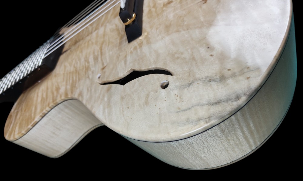 shank-instruments-milano-chitarra-liuteria-archtop-acustica-corde-nylon-vendita-emanuele-D'Alò-acero-fiammato-mastergrade