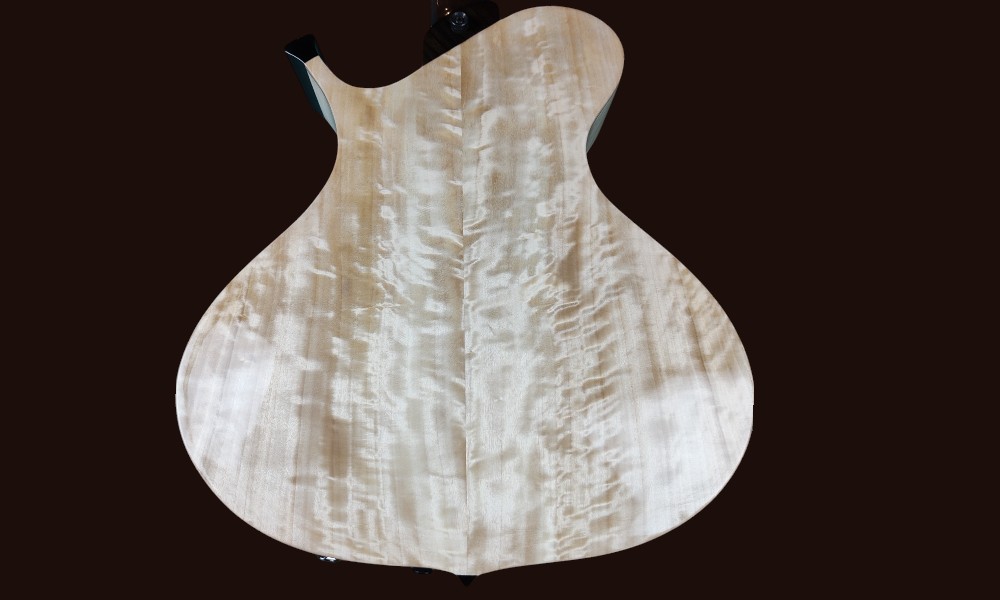 shank-instruments-milano-chitarra-liuteria-archtop-acustica-corde-nylon-vendita-emanuele-D'Alò-pioppo-fiammato