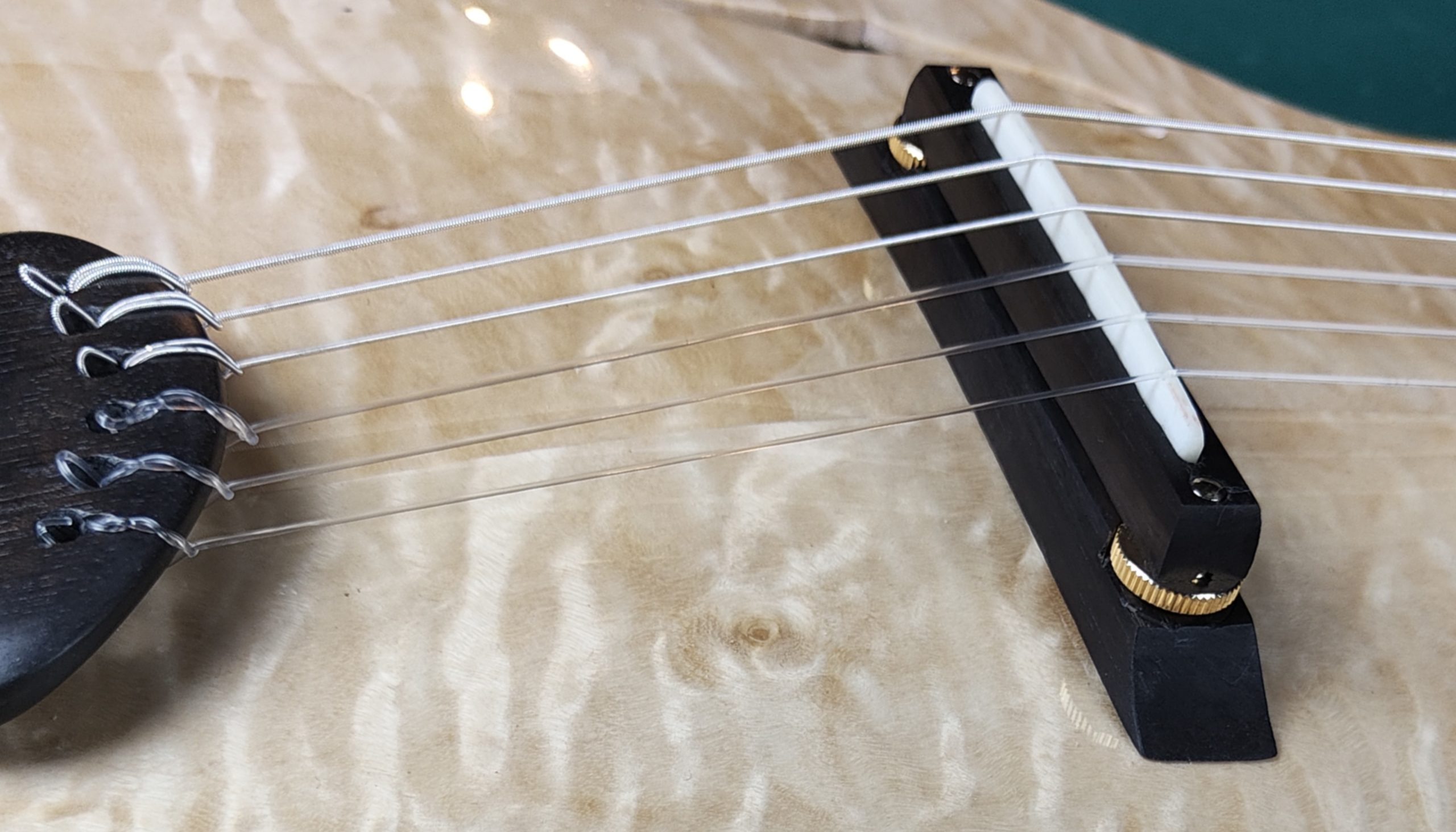 shank-instruments-milano-chitarra-liuteria-archtop-acustica-corde-nylon-vendita-emanuele-D'Alò-ponte-flottante-piezo