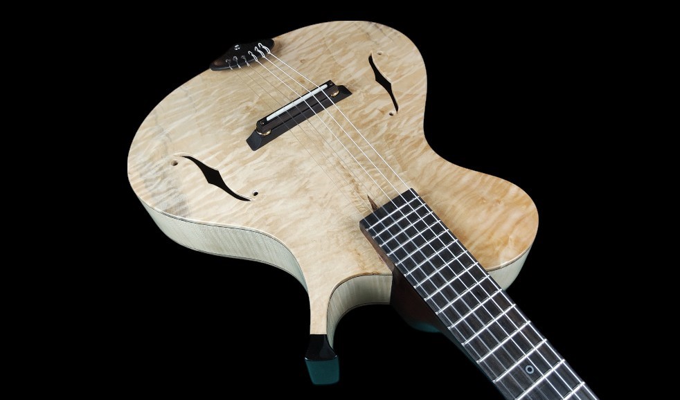 shank-instruments-milano-chitarra-liuteria-archtop-acustica-corde-nylon-vendita-emanuele-D'Alò-tastiera-ebano