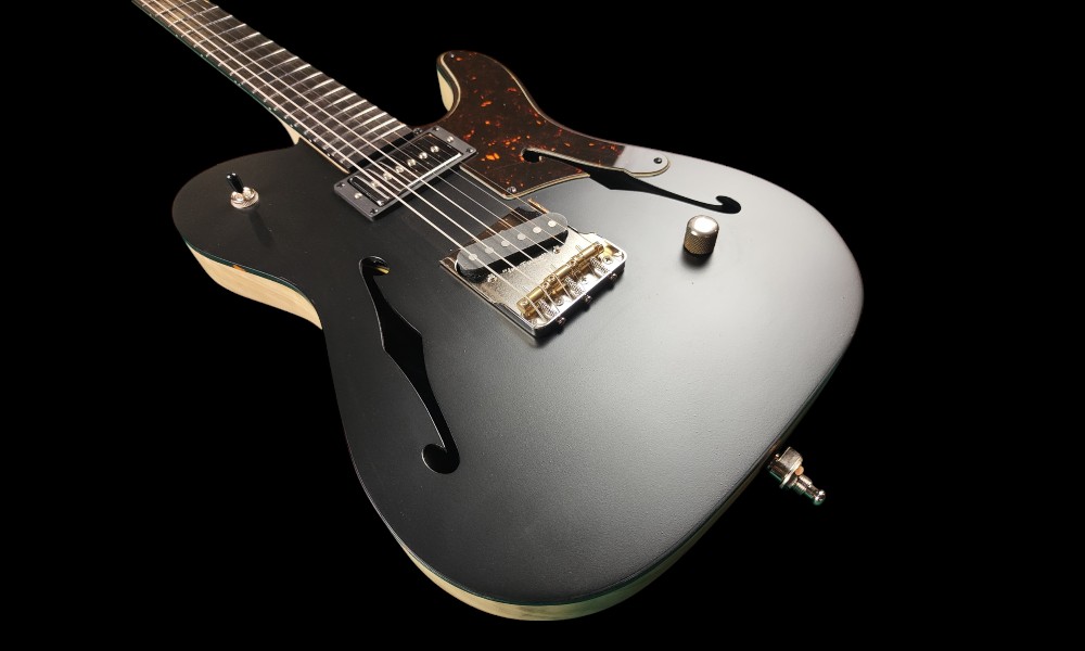 shank-instruments-telecaster-liuteria-thinline-nera-milano-emanuele-d'alò-ground-custom-chitarra-taan-telly-nera