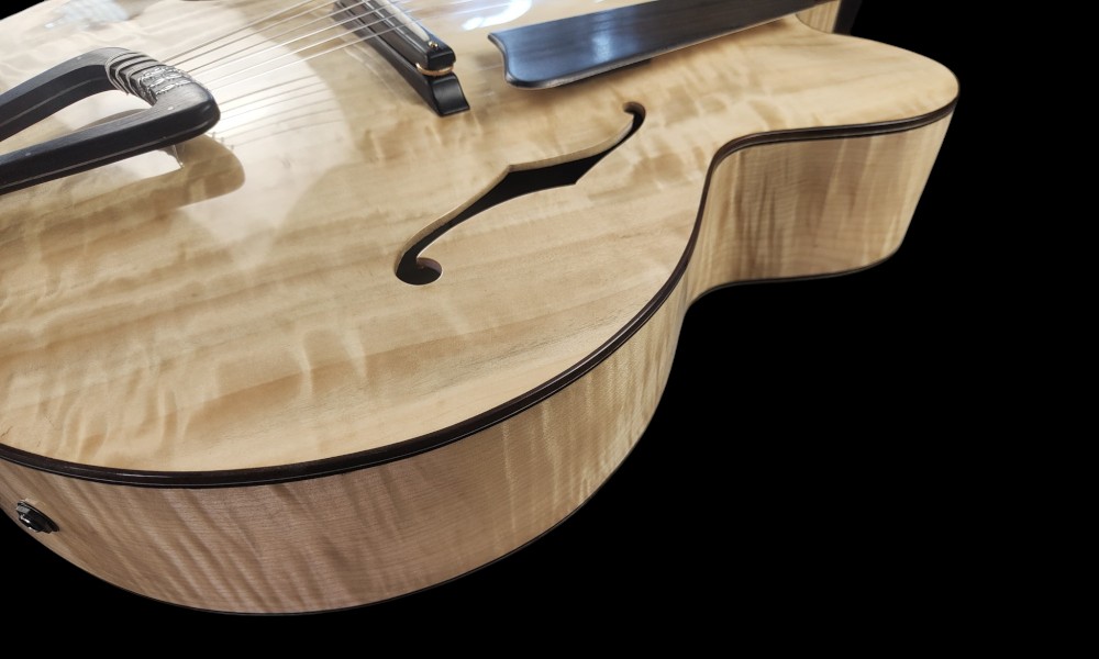 shank-instruments-chitarra-archtop-jazz-corde-nylon-liuteria-acero-marezzato-fiammato