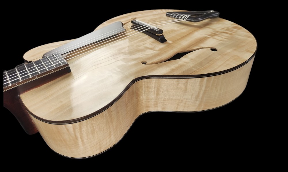 shank-instruments-chitarra-archtop-jazz-corde-nylon-liuteria-acero-mastergrade
