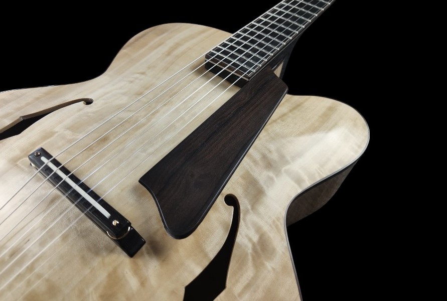 shank-instruments-chitarra-archtop-jazz-corde-nylon-liuteria-fatta-a-mano-vendita