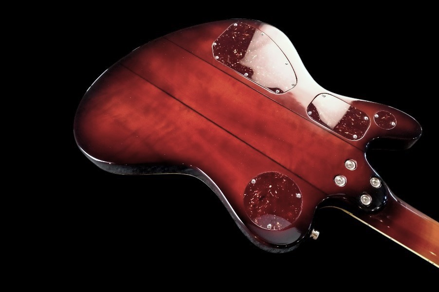 shank-instruments-milano-chitarra-elettrica-framus-panthera-replica-emanuele-D'Alò-cherry-burst
