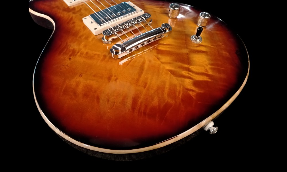 shank-instruments-chitarra-elettrica-liuteria-custom-semihollow-acero-fiammato-vendita