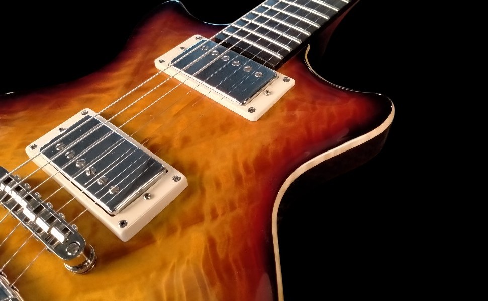 shank-instruments-chitarra-elettrica-liuteria-semihollow-acero-fiammato-vendita-alnico-2-mama-pickups